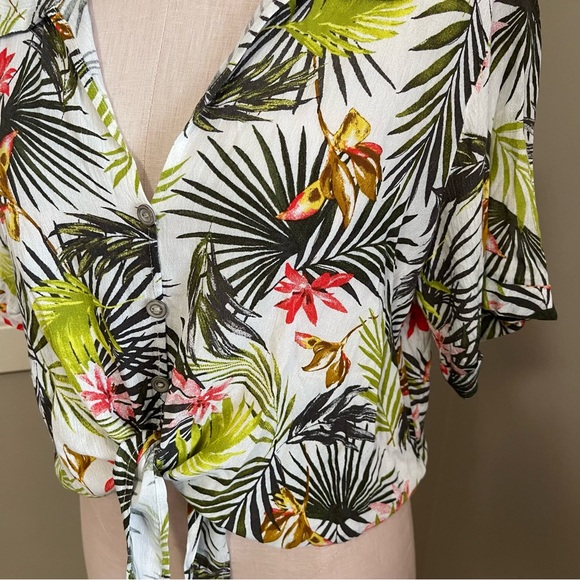 POTTERS POT Hawaiian Cropped Shirt with Tie Front - Picture 7 of 7